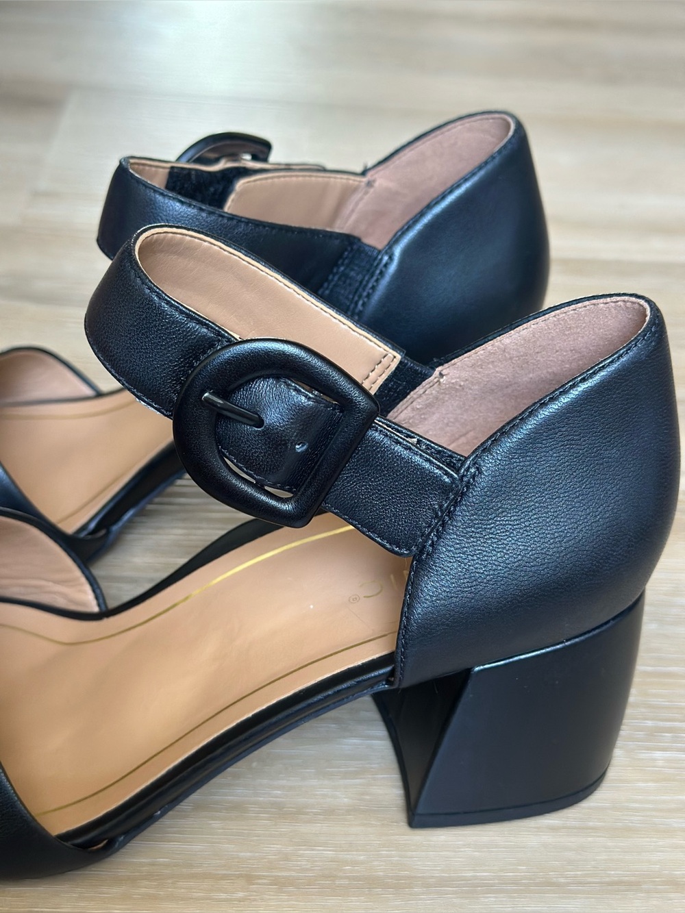 Vionic Chardonnay Black Leather Block Heel Sandals Ankle Strap Women's Size 9.5 - Picture 5 of 8
